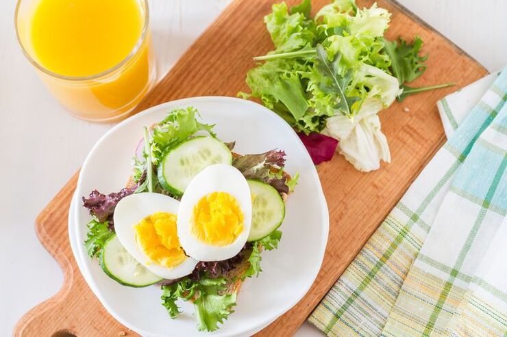 Salata de castraveti si ou fiert