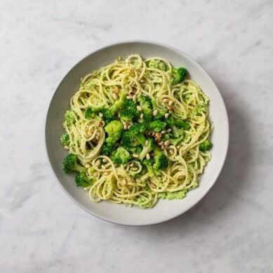 Spaghete cu broccoli și nuci de pin, dietă mediteraneană