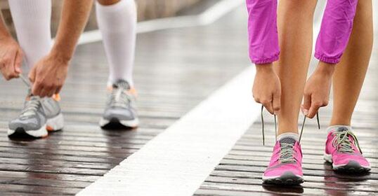 Legați șireturile înainte de a face jogging pentru pierderea în greutate